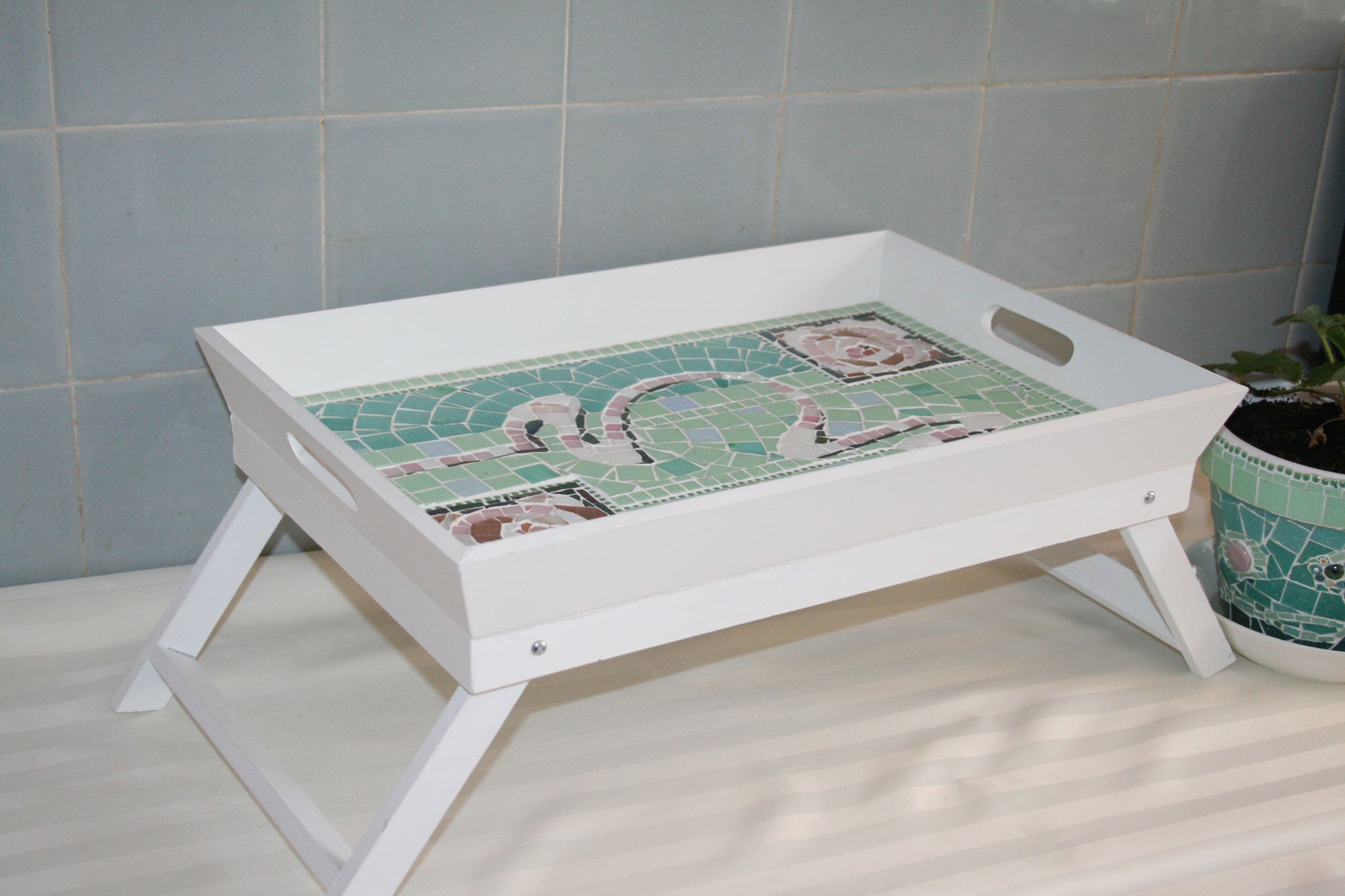 Freestanding mosaic tray