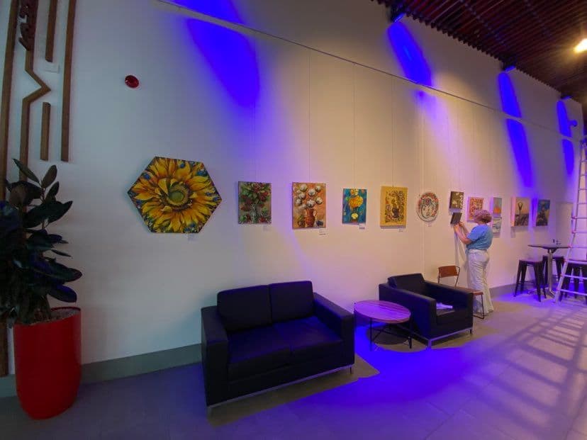 Artist at the gallery