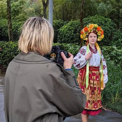 Photographer Tetiana Matsypura and a model