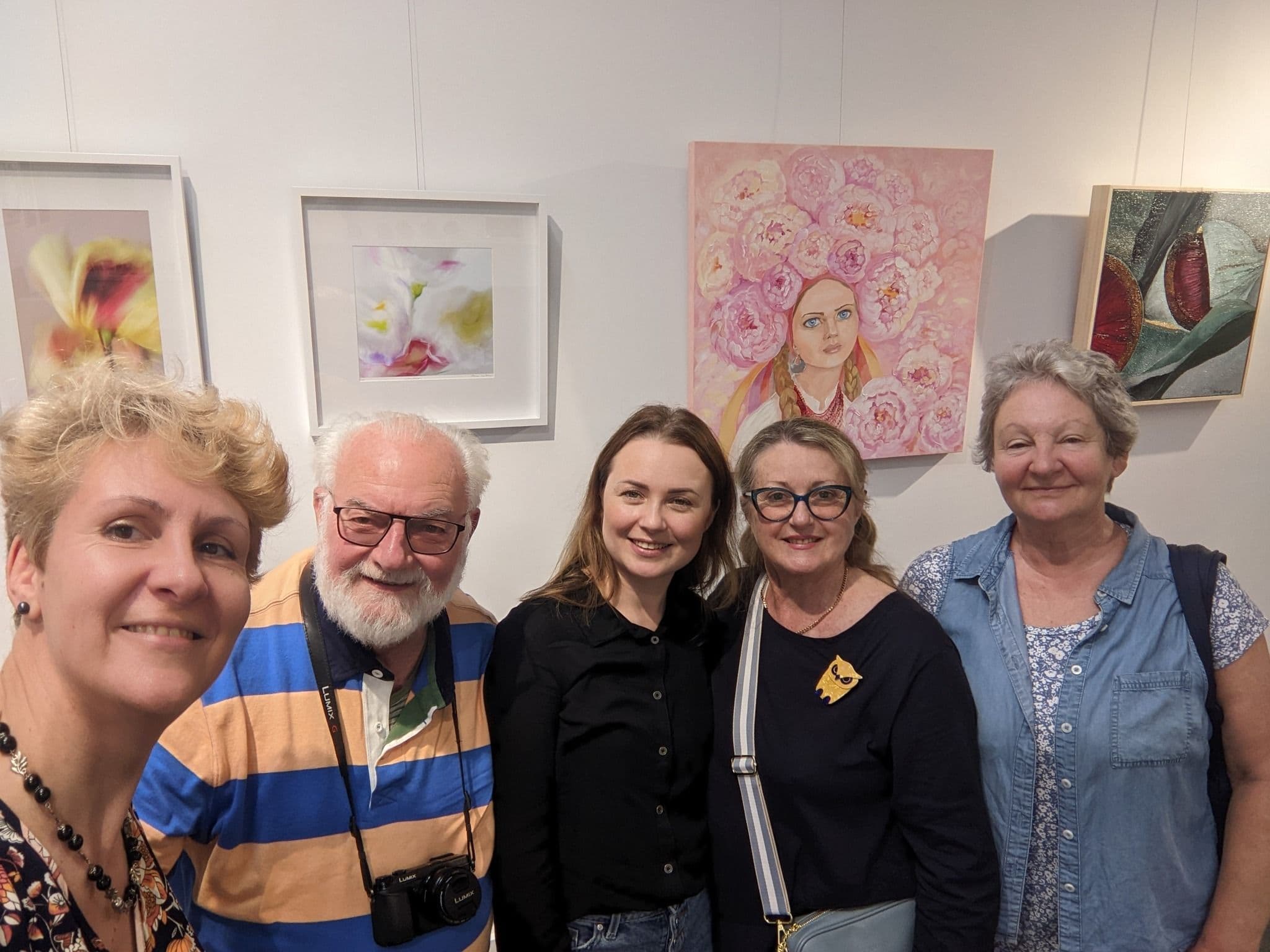 Contemporary Australian artist Tetiana Koldunenko with guests at the exhibition